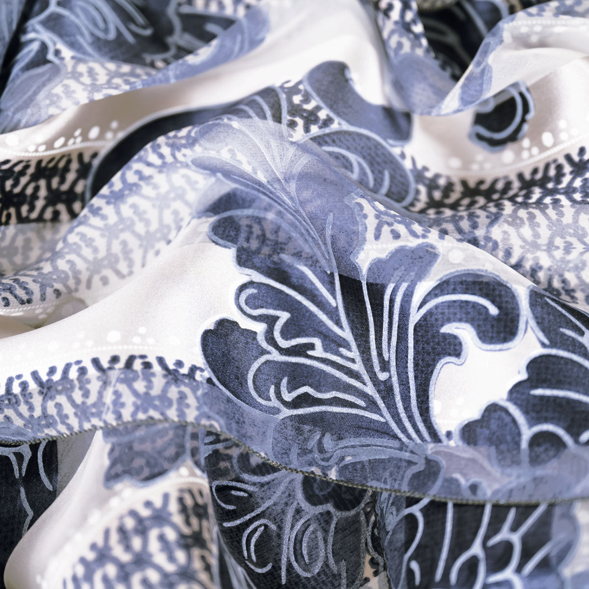 Foulard en soie Brune