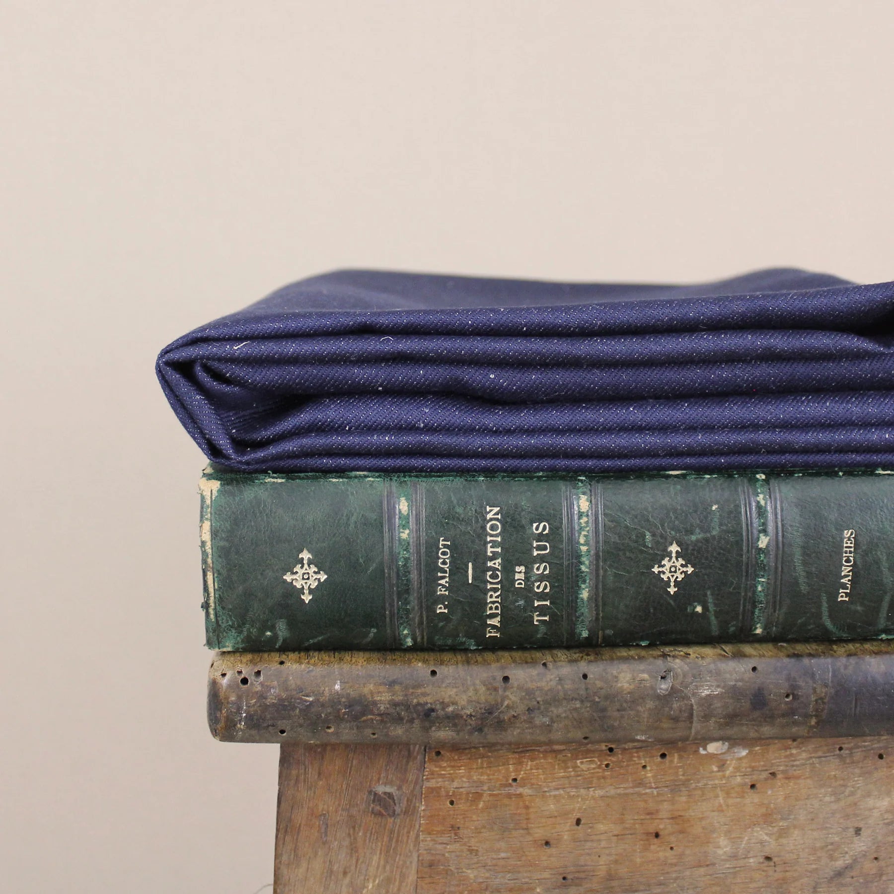 Coupon de tissu bleu jean en chanvre et coton 95 x 240 cm