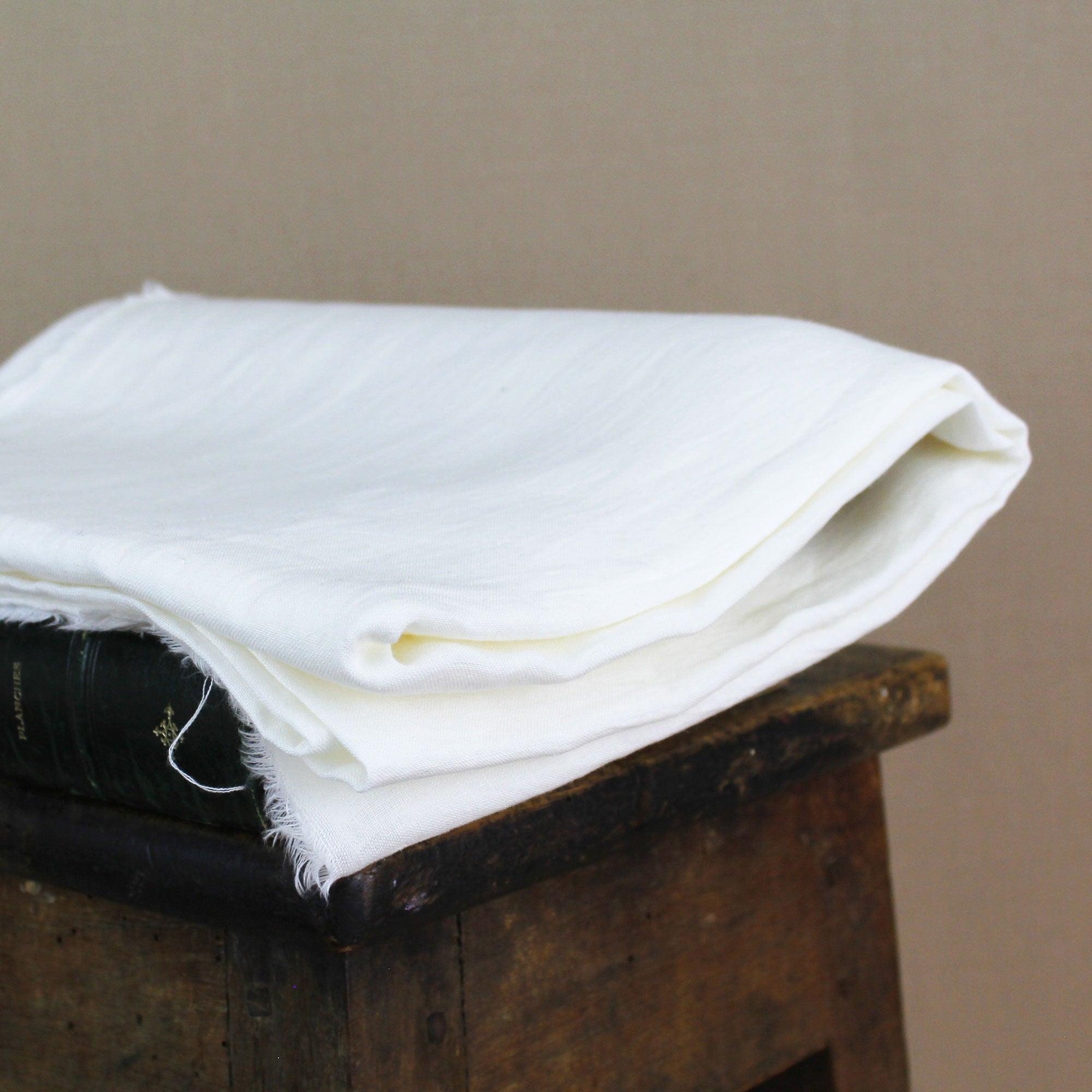 Coupon de tissu en lin blanc 140 x 200 cm