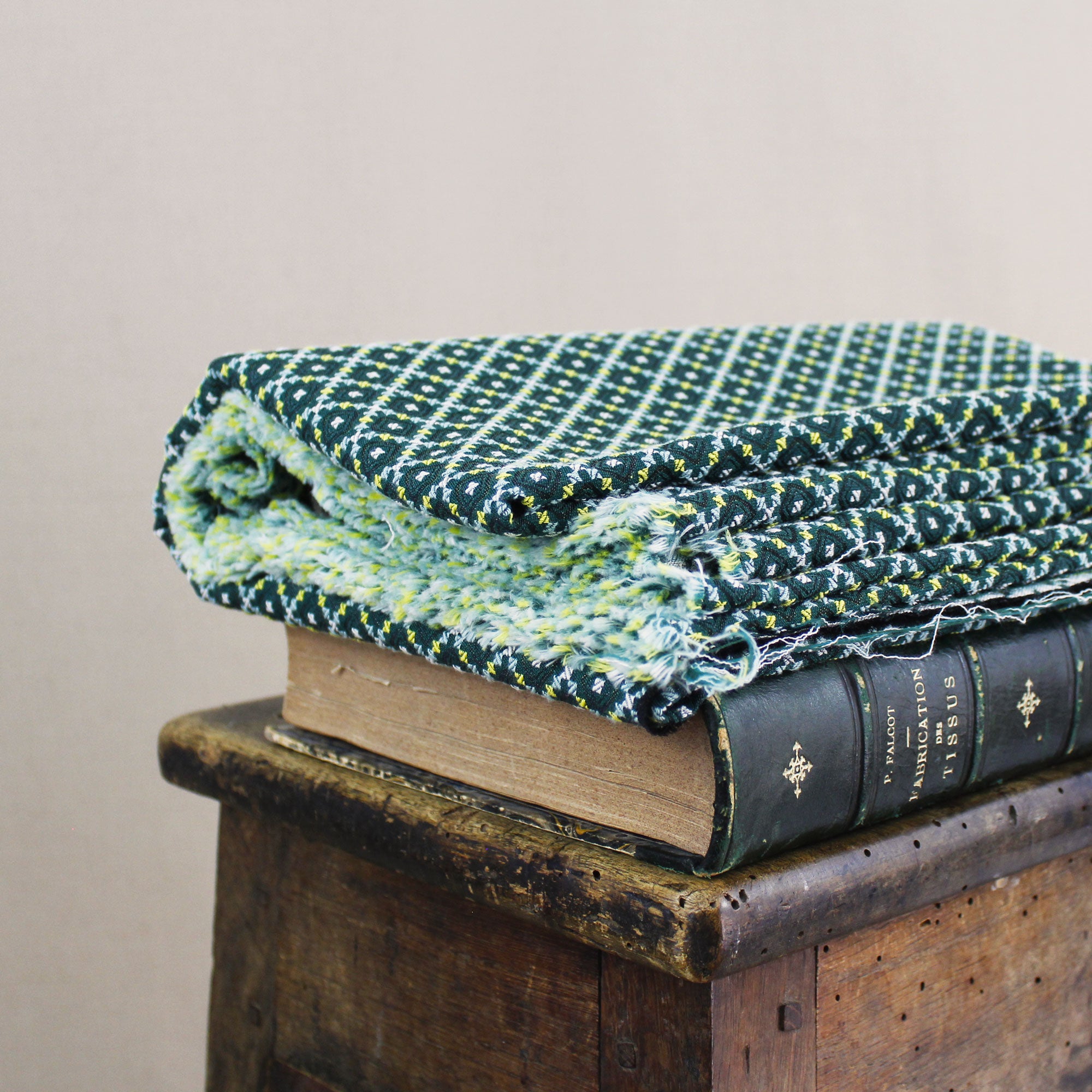 Reversible cotton jacquard fabric with green and yellow graphic patterns